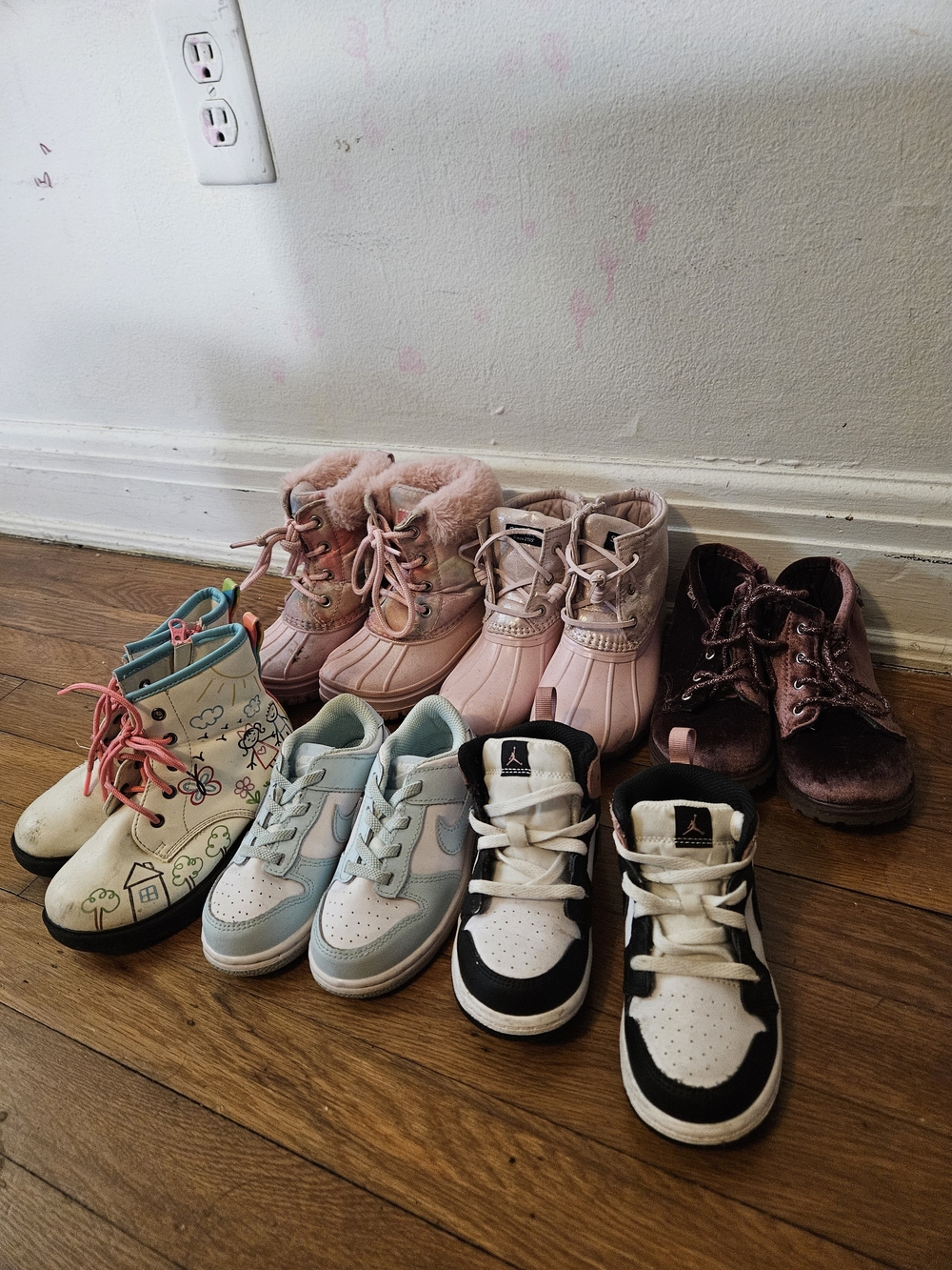 Nike, Sketchers, Sperry, London Frog Girl Shoes Size 9c - Picture 2 of 8